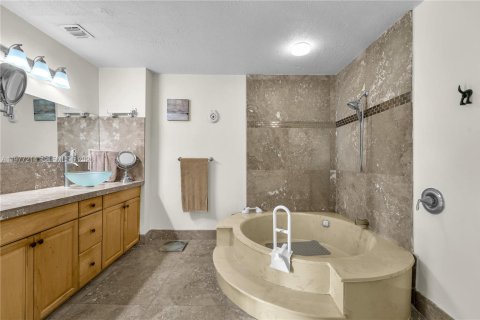 Adosado en venta en Miami, Florida, 2 dormitorios, 123.56 m2 № 2041722 - foto 18