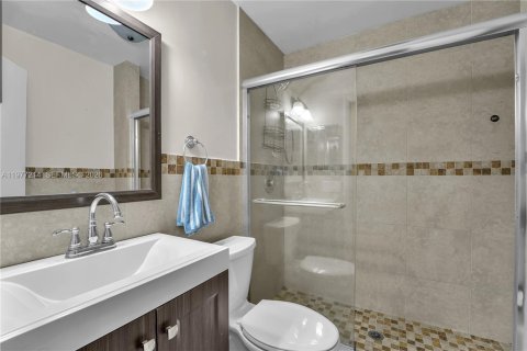 Adosado en venta en Miami, Florida, 2 dormitorios, 123.56 m2 № 2041722 - foto 20