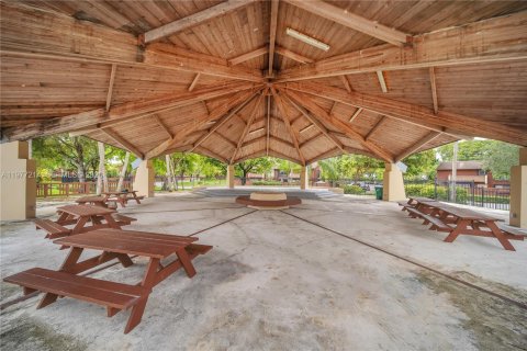 Adosado en venta en Miami, Florida, 2 dormitorios, 123.56 m2 № 2041722 - foto 27