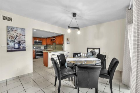 Adosado en venta en Miami, Florida, 2 dormitorios, 123.56 m2 № 2041722 - foto 6
