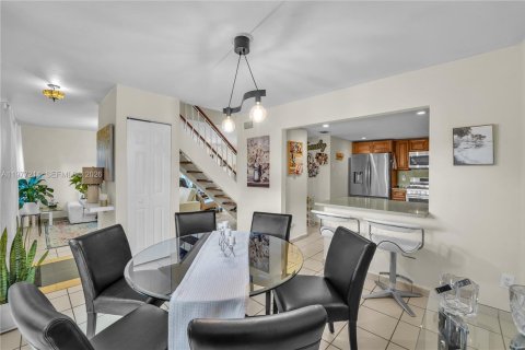 Adosado en venta en Miami, Florida, 2 dormitorios, 123.56 m2 № 2041722 - foto 5