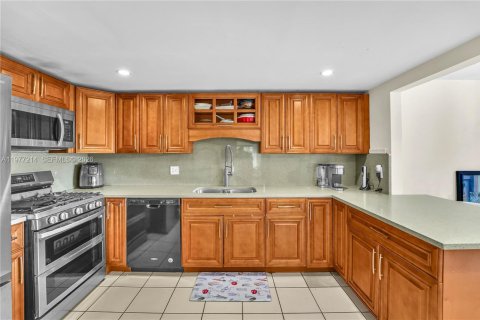 Adosado en venta en Miami, Florida, 2 dormitorios, 123.56 m2 № 2041722 - foto 11