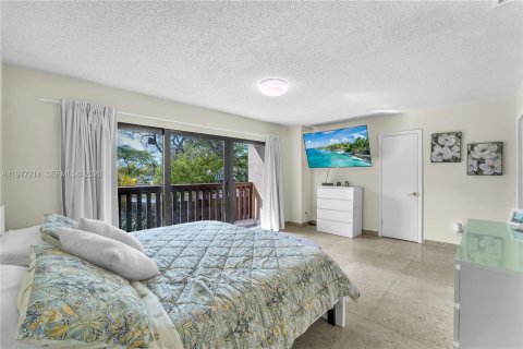 Adosado en venta en Miami, Florida, 2 dormitorios, 123.56 m2 № 2041722 - foto 16
