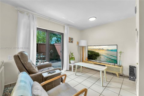 Adosado en venta en Miami, Florida, 2 dormitorios, 123.56 m2 № 2041722 - foto 3