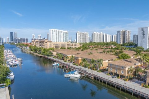 Condo in Aventura, Florida, 3 bedrooms  № 1935906 - photo 25