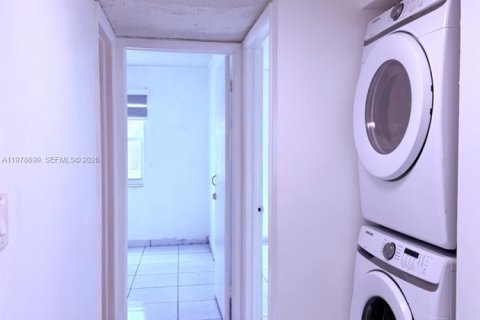 Villa ou maison à louer à Miami, Floride: 3 chambres, 118.64 m2 № 2046447 - photo 17