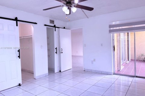 Villa ou maison à louer à Miami, Floride: 3 chambres, 118.64 m2 № 2046447 - photo 9