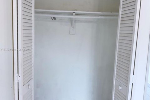 Villa ou maison à louer à Miami, Floride: 3 chambres, 118.64 m2 № 2046447 - photo 6