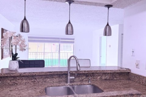 Villa ou maison à louer à Miami, Floride: 3 chambres, 118.64 m2 № 2046447 - photo 16