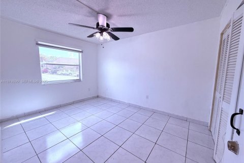 Villa ou maison à louer à Miami, Floride: 3 chambres, 118.64 m2 № 2046447 - photo 5