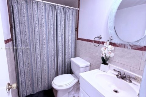 Villa ou maison à louer à Miami, Floride: 3 chambres, 118.64 m2 № 2046447 - photo 13