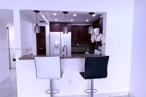 Villa ou maison à louer à Miami, Floride: 3 chambres, 118.64 m2 № 2046447 - photo 15