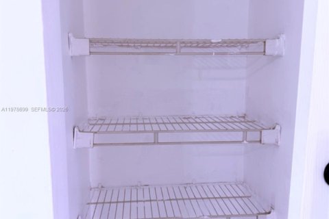 Villa ou maison à louer à Miami, Floride: 3 chambres, 118.64 m2 № 2046447 - photo 12