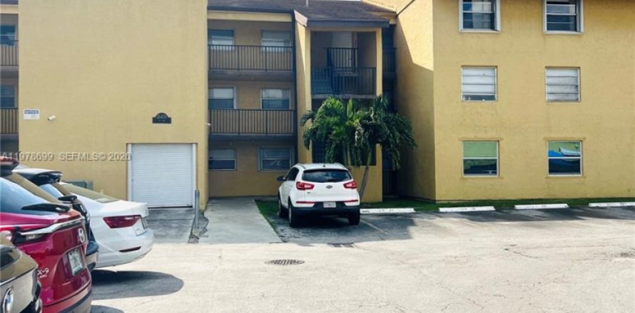 Villa ou maison à Miami, Floride 3 chambres, 118.64 m2 № 2046447