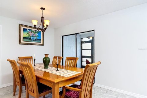 Condo in Venice, Florida, 2 bedrooms № 2220756 - photo 5