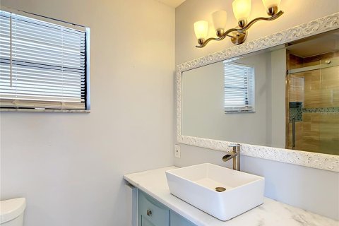 Condo in Venice, Florida, 2 bedrooms № 2220756 - photo 21