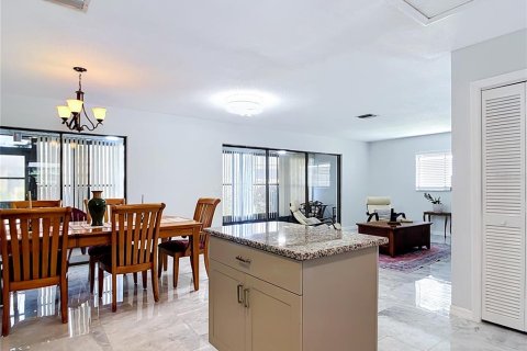 Condo in Venice, Florida, 2 bedrooms № 2220756 - photo 12