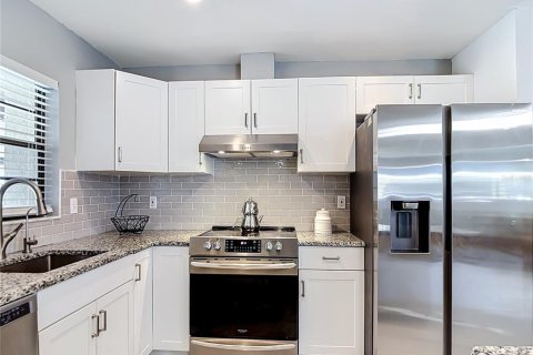 Condo in Venice, Florida, 2 bedrooms № 2220756 - photo 7