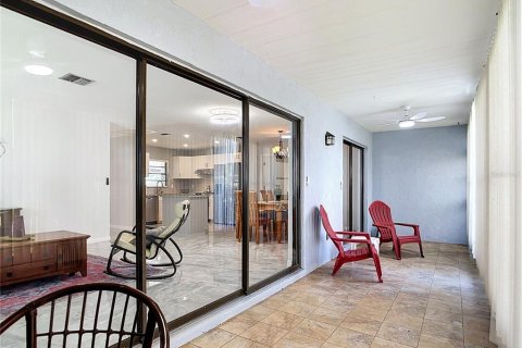 Condo in Venice, Florida, 2 bedrooms № 2220756 - photo 29