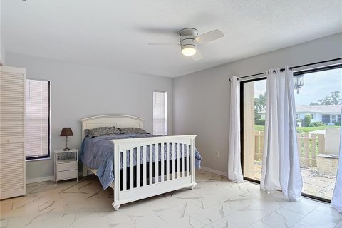 Condo in Venice, Florida, 2 bedrooms № 2220756 - photo 17