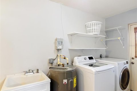 Condo in Venice, Florida, 2 bedrooms № 2220756 - photo 27