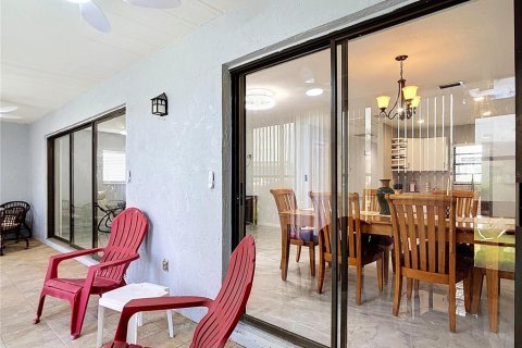 Condo in Venice, Florida, 2 bedrooms № 2220756 - photo 30