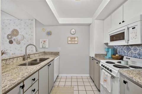 Condominio en venta en Clearwater, Florida, 5 habitaciones, 52.49 m2 № 2092738 - foto 3