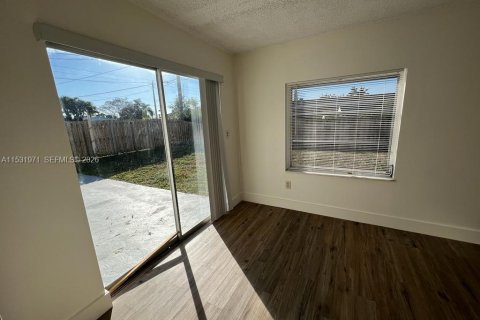 Villa ou maison à vendre à Sunrise, Floride: 5 chambres, 119.19 m2 № 2251677 - photo 19