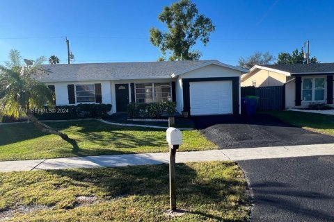 Villa ou maison à vendre à Sunrise, Floride: 5 chambres, 119.19 m2 № 2251677 - photo 2