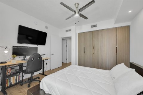 Copropriété à vendre à Miami, Floride: 3 chambres, 122.45 m2 № 1698242 - photo 18