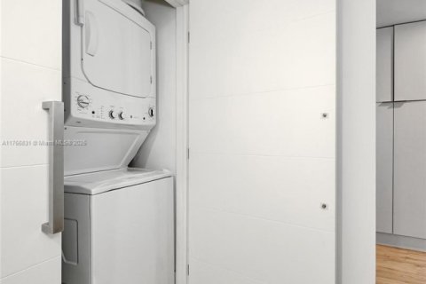 Copropriété à vendre à Miami, Floride: 3 chambres, 122.45 m2 № 1698242 - photo 24