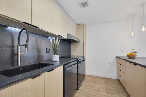 Copropriété à vendre à Miami, Floride: 3 chambres, 122.45 m2 № 1698242 - photo 11