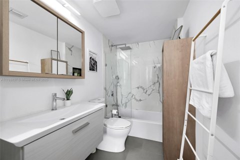 Copropriété à vendre à Miami, Floride: 3 chambres, 122.45 m2 № 1698242 - photo 16