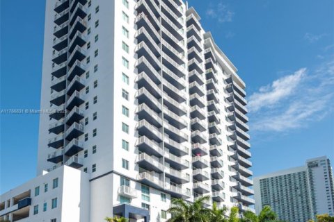 Copropriété à vendre à Miami, Floride: 3 chambres, 122.45 m2 № 1698242 - photo 3