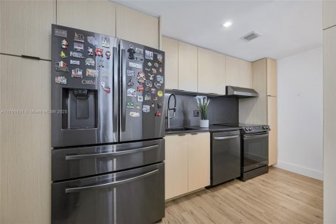 Copropriété à vendre à Miami, Floride: 3 chambres, 122.45 m2 № 1698242 - photo 12