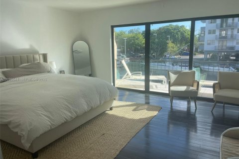 Condo in North Miami Beach, Florida, 2 bedrooms № 2397553 - photo 7