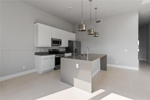 Купить таунхаус в Киссимми, Флорида 5 спален, 160.35м2, № 1931352 - фото 4