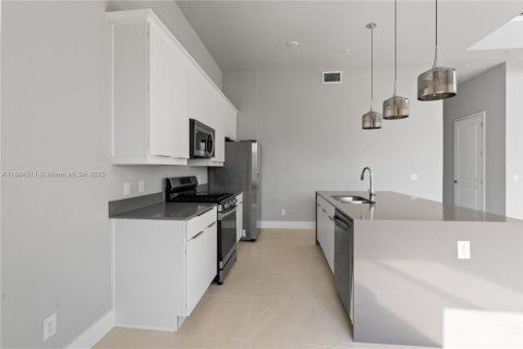 Купить таунхаус в Киссимми, Флорида 5 спален, 160.35м2, № 1931352 - фото 5