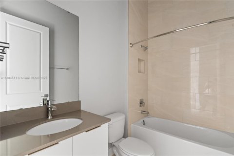 Купить таунхаус в Киссимми, Флорида 5 спален, 160.35м2, № 1931352 - фото 21