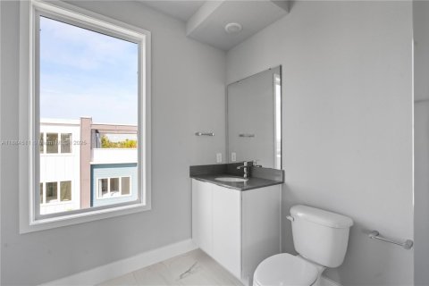 Купить таунхаус в Киссимми, Флорида 5 спален, 160.35м2, № 1931352 - фото 16