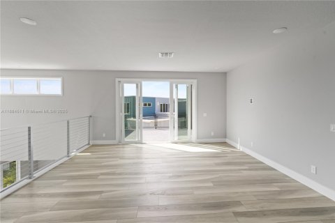 Купить таунхаус в Киссимми, Флорида 5 спален, 160.35м2, № 1931352 - фото 7