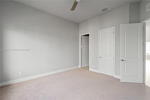 Купить таунхаус в Киссимми, Флорида 5 спален, 160.35м2, № 1931352 - фото 14