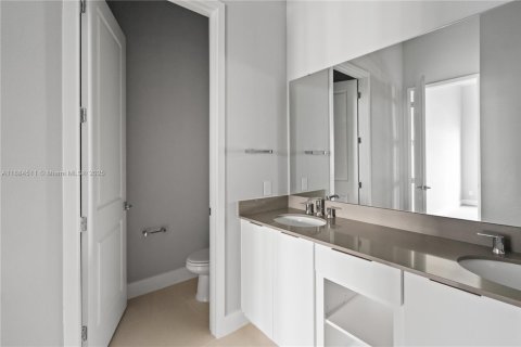 Купить таунхаус в Киссимми, Флорида 5 спален, 160.35м2, № 1931352 - фото 15