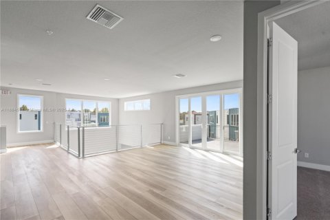 Купить таунхаус в Киссимми, Флорида 5 спален, 160.35м2, № 1931352 - фото 19