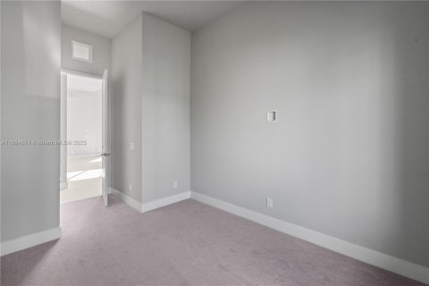 Купить таунхаус в Киссимми, Флорида 5 спален, 160.35м2, № 1931352 - фото 10