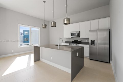 Купить таунхаус в Киссимми, Флорида 5 спален, 160.35м2, № 1931352 - фото 3