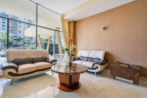 Condo in Sunny Isles Beach, Florida  № 1792605 - photo 12