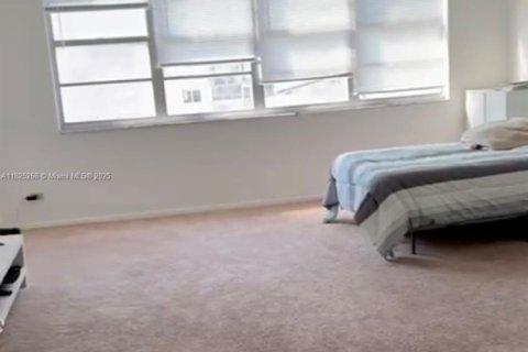 Condo in Sunny Isles Beach, Florida  № 1792605 - photo 5