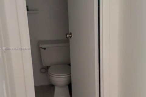 Condo in Sunny Isles Beach, Florida  № 1792605 - photo 6