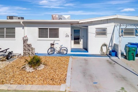 House in Holmes Beach, Florida 2 bedrooms, 90.86 sq.m. № 1787365 - photo 1